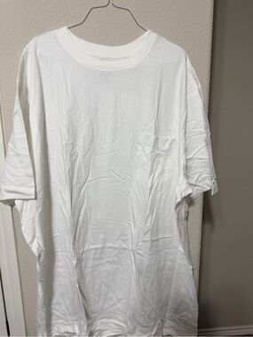 Men's White Short-Sleeve Pocket Tee